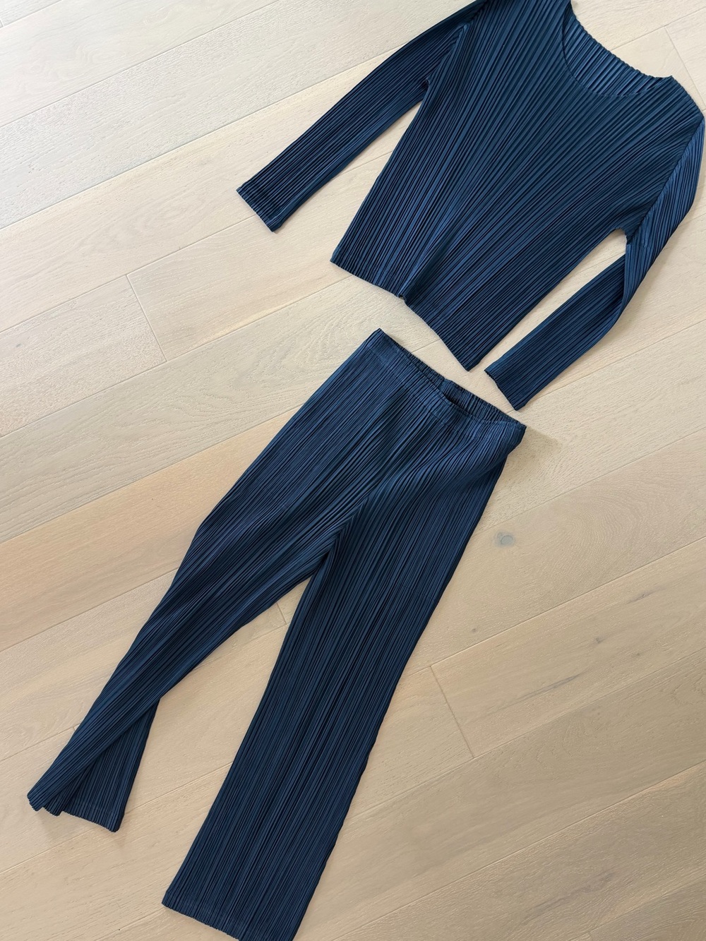 SET PLEATS PLEASE ISSEY MIYAKE. Amazing deal